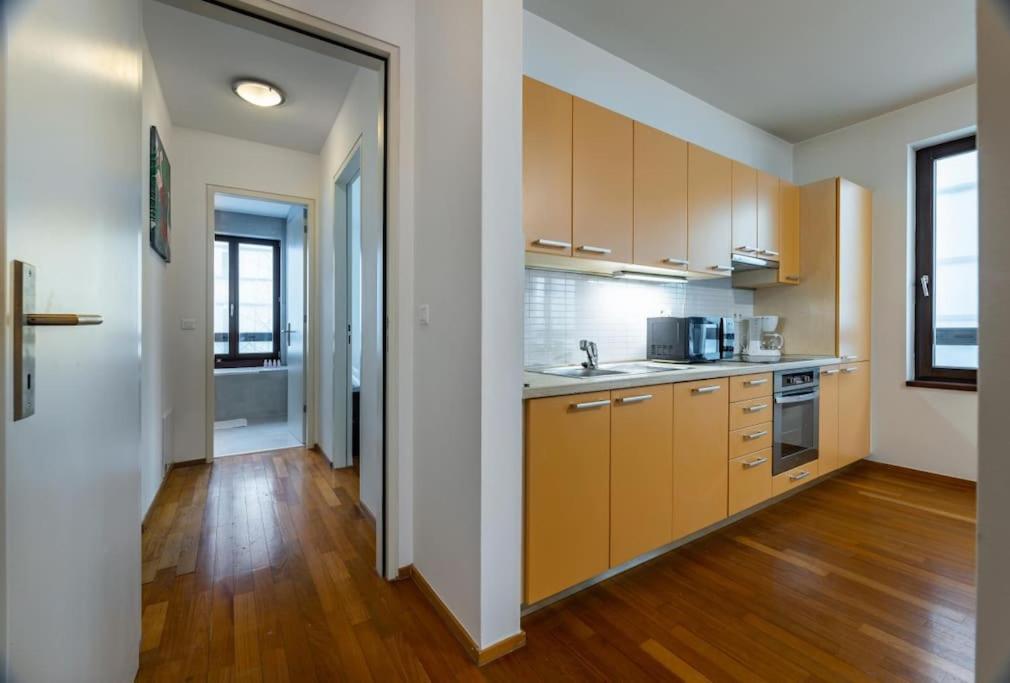 Modern Spacious Flat With A Terrace And A Parking Praga Exterior foto