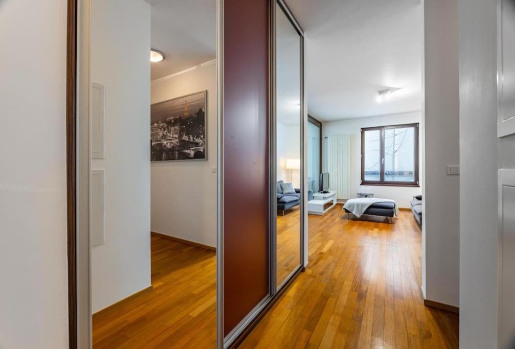 Modern Spacious Flat With A Terrace And A Parking Praga Exterior foto