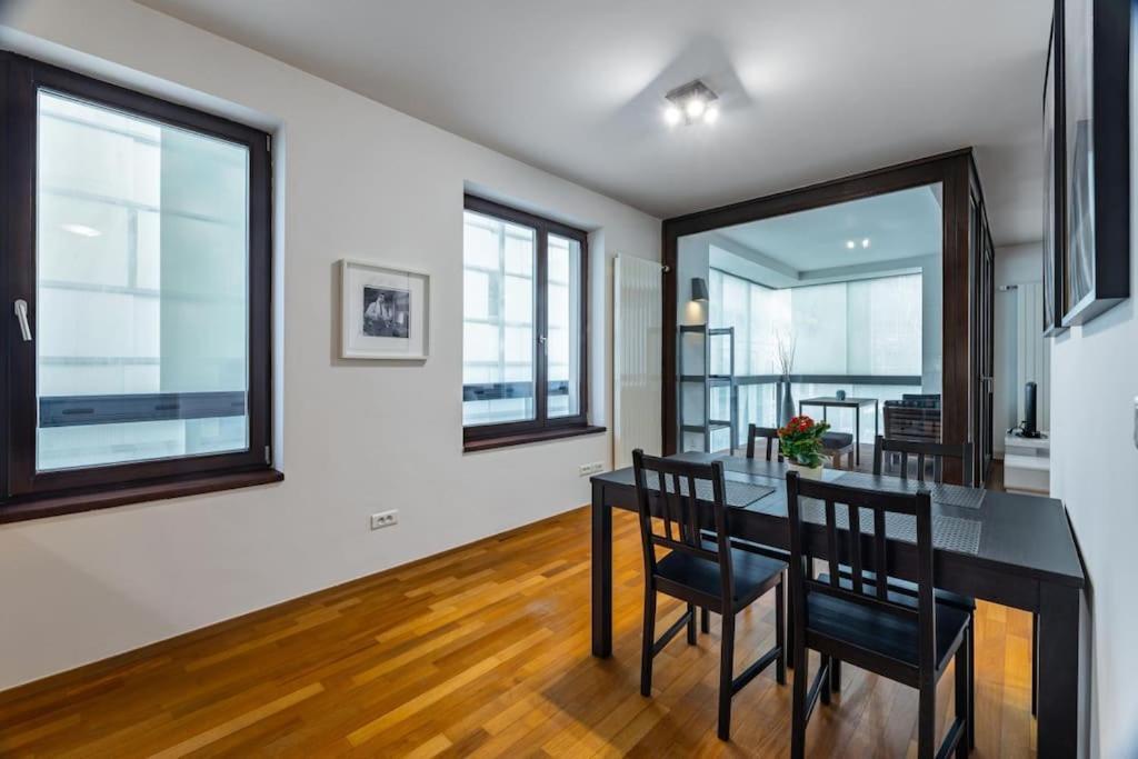 Modern Spacious Flat With A Terrace And A Parking Praga Exterior foto