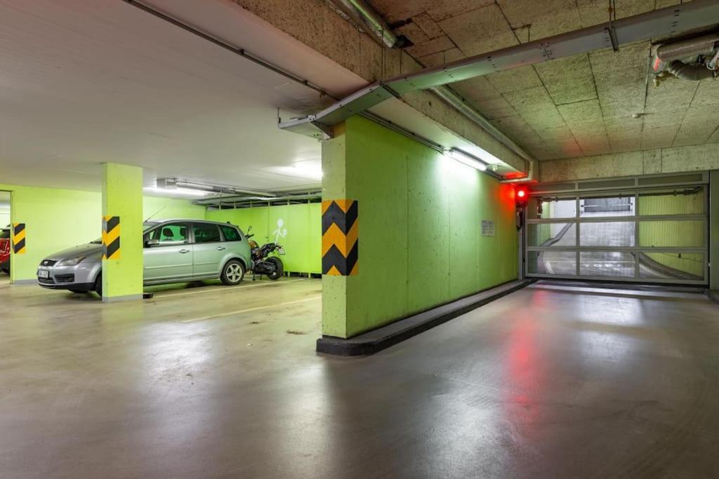 Modern Spacious Flat With A Terrace And A Parking Praga Exterior foto
